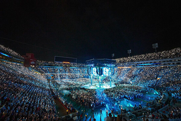 Looking at the huge crowd at the LSU concert